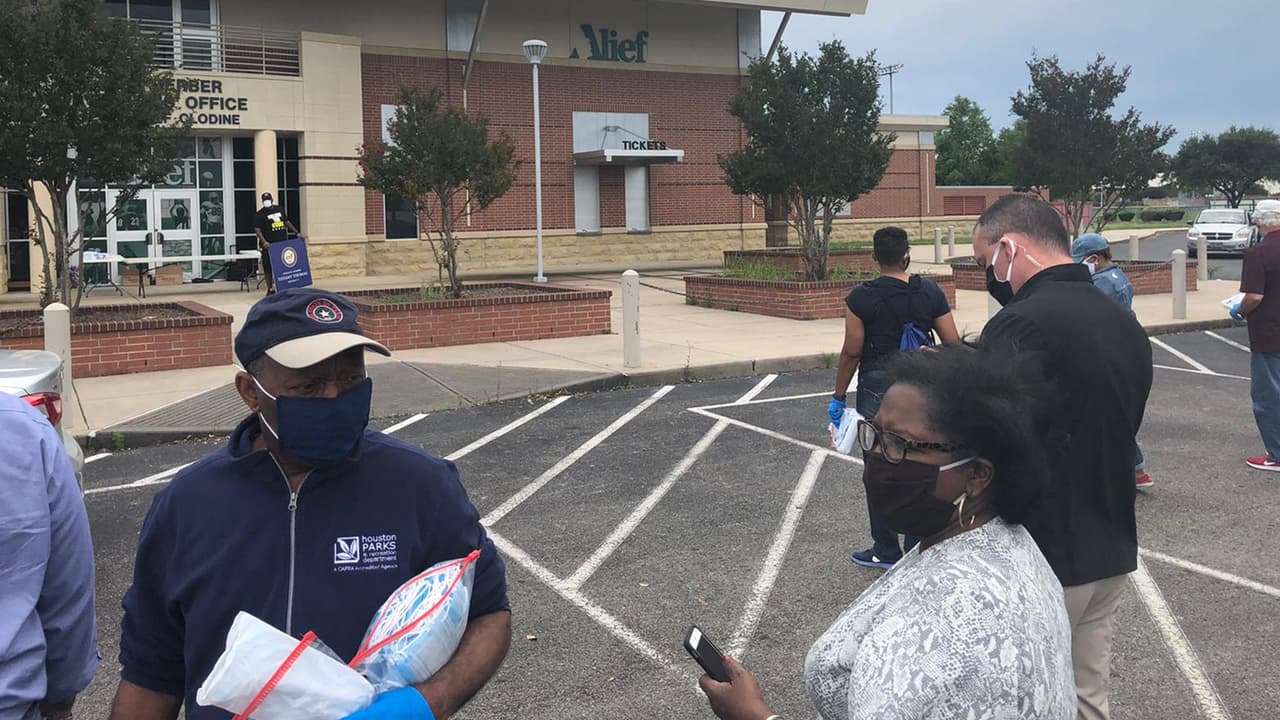 El lunes 27 entra en vigor la orden de usar mascarilla en el condado Harris y la ciudad de Houston.