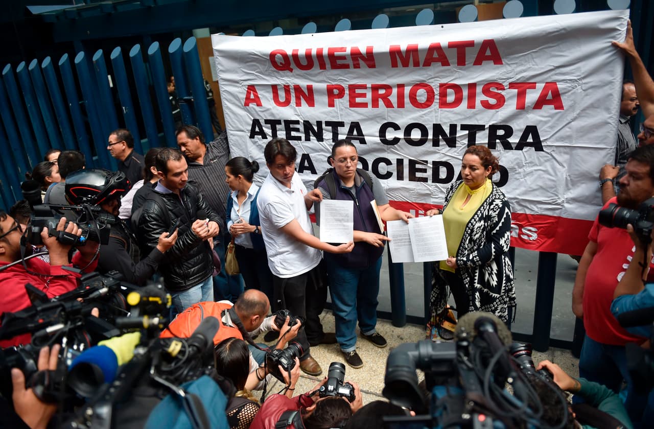 México ofrece casi $100,000 por información sobre asesinos de periodistas; el gremio cuestiona las recompensas