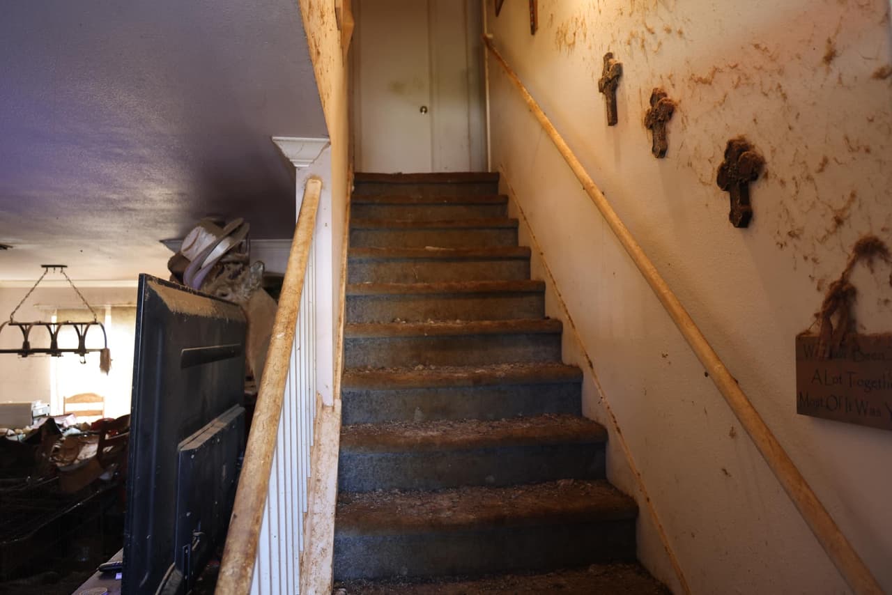 Inicialmente, vecinos reportaron la presencia de ratas alrededor de esta propiedad y denunciaron que había mascotas que podrían estar siendo maltratadas.