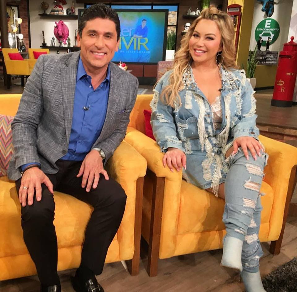 La joven cantante, estuvo encantada de conocer al doctor César Lozano.