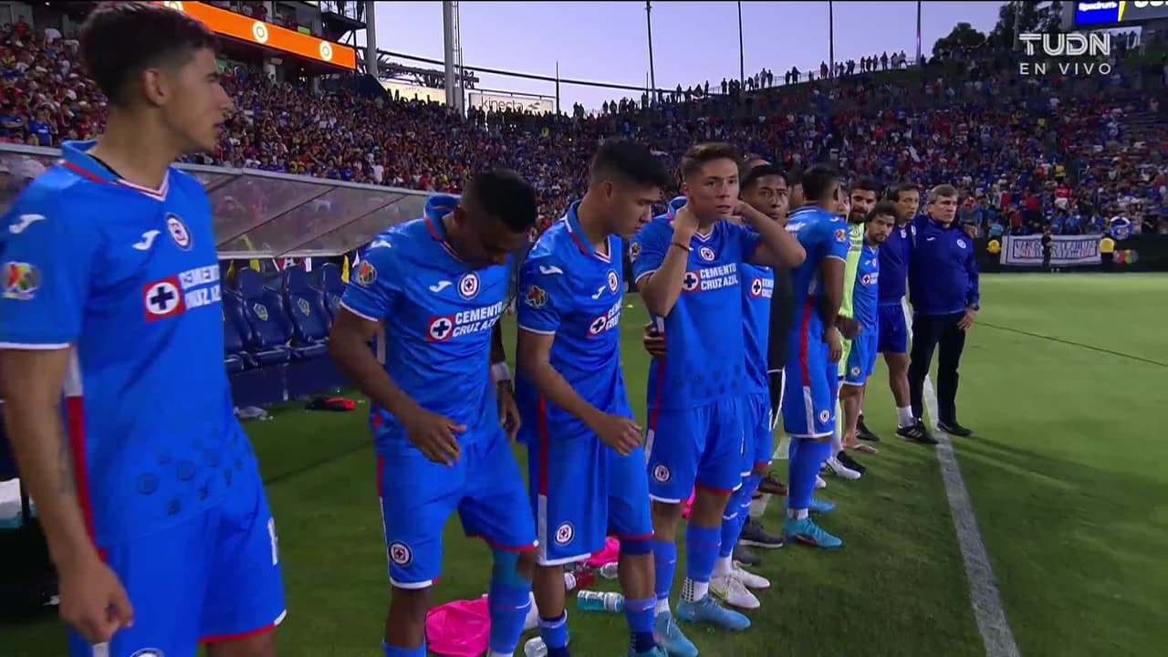 ¡GOL!  anota para Cruz Azul. Ángel Romero