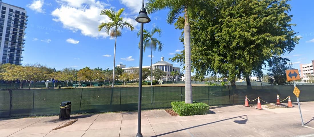 En la ciudad de Doral se llevará a cabo una ceremonia en el Downtown Doral Park, a las 8:30 am del sábado 11 de septiembre, donde estarán presentes el alcalde de la ciudad, Juan Carlos Bermúdez, miembros del consejo y policías. Habrá un momento de reflexión y se colocará una corona.