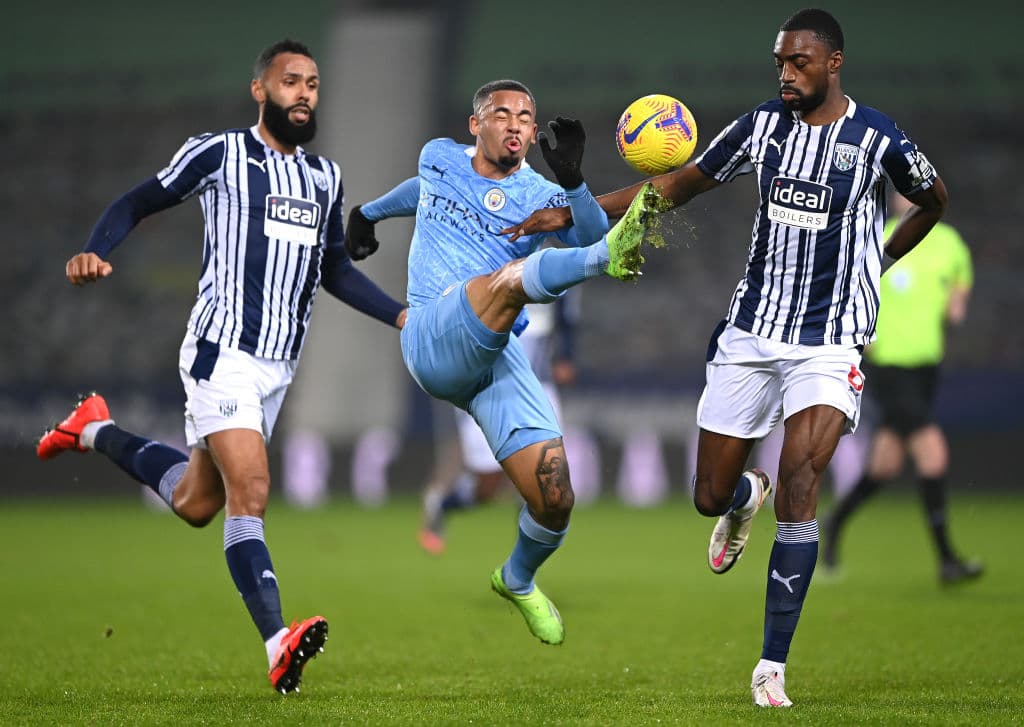 Manchester City despedazó al Albion 0-5 con goles de Gündogan (6’, 30’), Cancelo (20’), Mahrez (45+2’) y Sterling (57’). Los de Pep llegaron a 41 puntos y ocupan momentáneamente la cima de la competición inglesa. Albion se queda con 11 y se acerca al descenso.