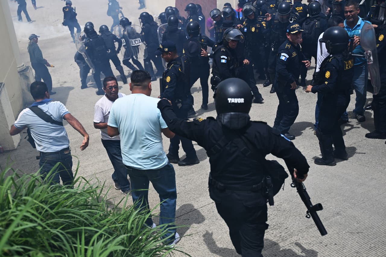 En San José del Golfo la votación fue suspendida en medio de disturbios. (Photo by Johan ORDONEZ / AFP) (Photo by JOHAN ORDONEZ/AFP via Getty Images)