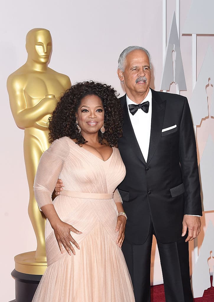<b>Oprah Winfrey y Stedman Graham</b>
<br>Llevan juntos por más de 30 años, no se han casado y no parece que lo vayan a hacer, ya que según ellos, eso sería el principio del fin.