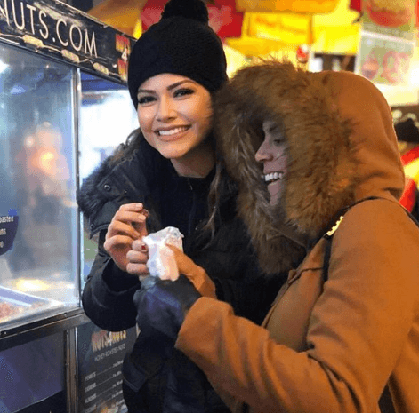 Las 'manas' salieron de paseo para probar las famosas nueces endulzadas de Nueva York.