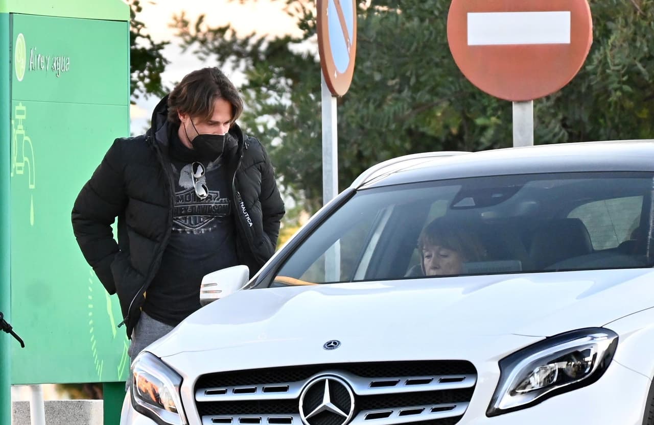 Cuando Rulli llegó a casa de sus padres, aclaró que los primeros días se reservó la impetuosa necesidad de darles un abrazo, pues quiso guardar la sana distancia luego de estar entre aviones y aeropuertos tras su partida desde México.
<br>