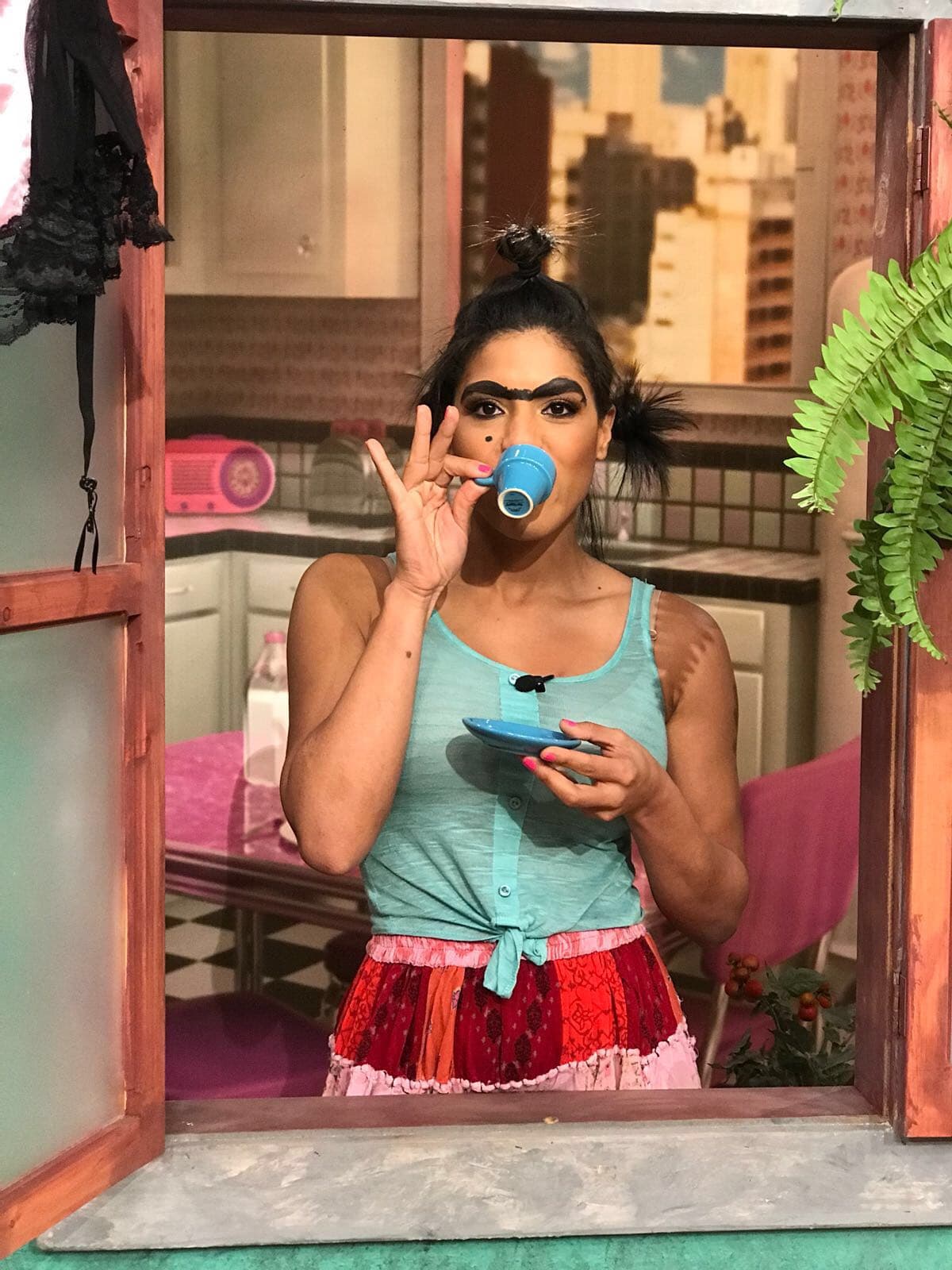 La elegancia no puede faltar. Mela quería mostrarle al nuevo vecino que tiene mucho estilo.