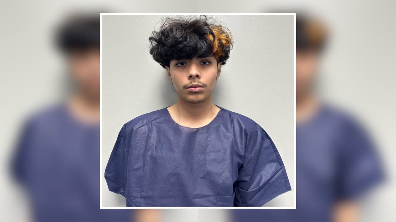 Adolescente se atrinchera tras balear un auto en movimiento en Bacliff: equipo SWAT lo detiene
