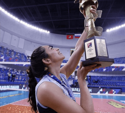 La voleibolista tapatía debutó en la Superliga de Rusia con el equipo Dinamo de Kazan.