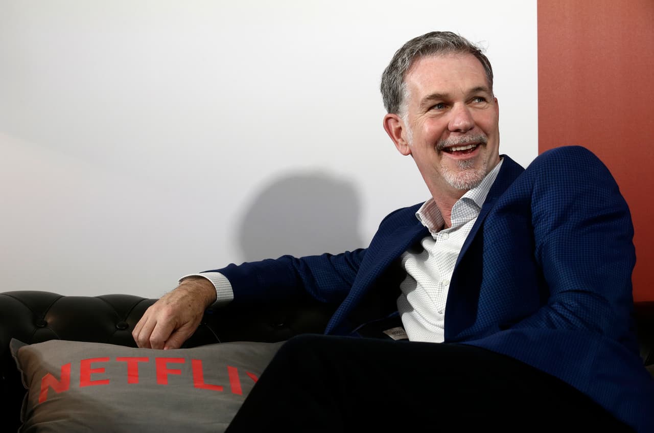<b>Reed Hastings, Netflix.</b>
<br>
<br>Este empresario cofundó la compañía que cambió la forma en que las personas de todo el mundo consumen programas de televisión y películas: Netflix. Su llegada marcó el fin de la era de las tiendas de videos y abrió el camino a la televisión digital a la carta, un negocio que continúa liderando.
<br>