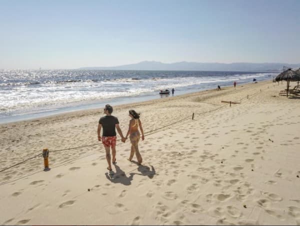 "Porque cada momento a tu lado es único, te amo con toda mi alma y nada sería mejor que vivir contigo cada segundo", escribió el actor.