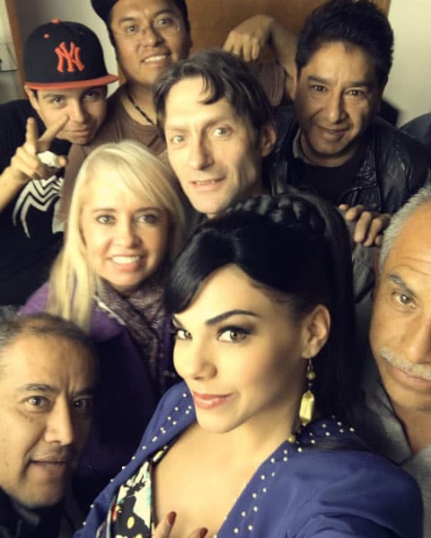 Esta fotografía la subió Livia Brito para presumir su primer día de llamado en la serie.