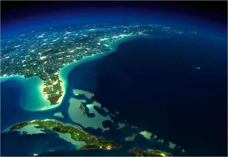 Durante muchísimos años decenas y decenas de barcos y aviones han desaparecido en esa área, bajo circunstancias realmente misteriosas, ganándose el apodo de "El triángulo del diablo". Pero, ¿qué hay detrás del triángulo? ¿Por qué tanta desaparición?