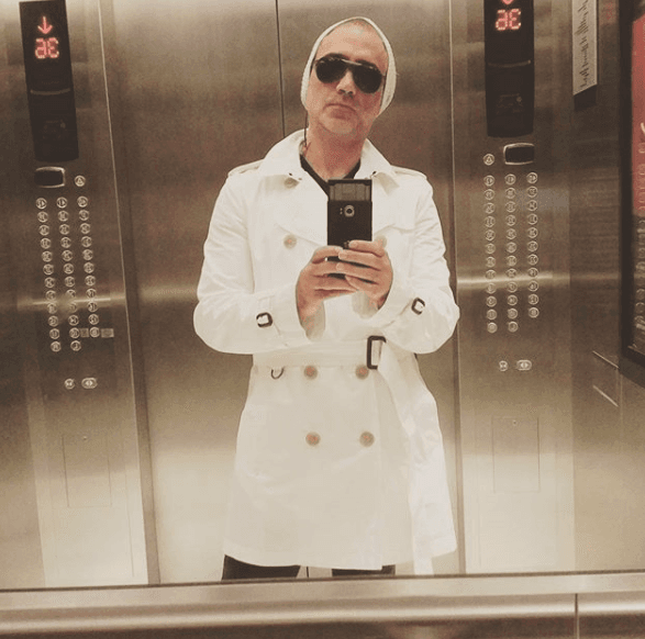 A través de las redes sociales el cantante mexicano suele publicar su día a día, en el que comparte imágenes suyas con sus más de millón y medio de seguidores.