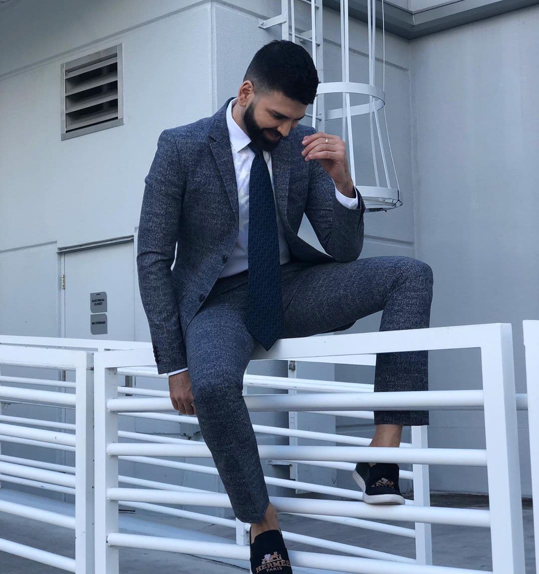 El experto en moda y belleza se unió a la 
<b><a href="https://www.univision.com/shows/despierta-america/jomari-puso-el-ejemplo-y-nadie-se-resistio-asi-lucirian-nuestros-conductores-en-4-perfiles-de-redes-sociales-fotos" target="_blank">fiebre del reto viral</a></b> de compartir las diferentes fotos de perfil que usaría para encajar en Instagram, LinkedIn, Facebook y Tinder.