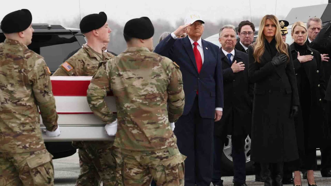Trump rinde homenaje a soldados caídos mientras la guerra con Irán se intensifica