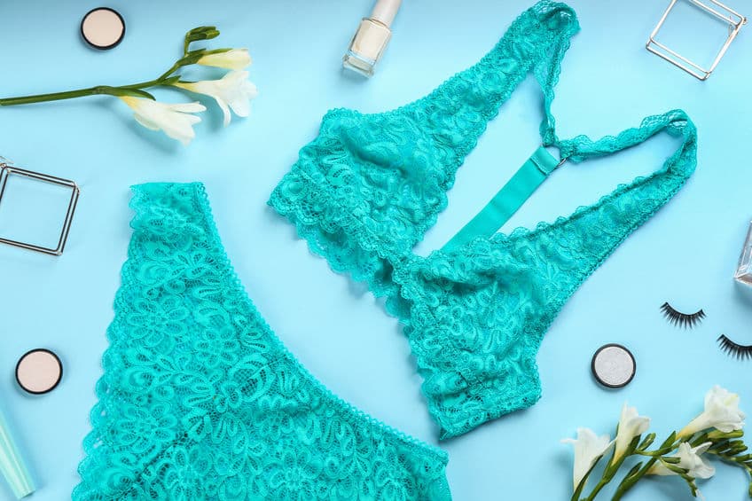 <b>Cuerpo recto. </b>Si tu cuerpo no tiene curvas, no te preocupes, sácale partido a tu figura con ropa interior que logre acentuarlo perfectamente y que atraiga la atención a tu pecho, cintura y cadera. Opta por bragas con cintura alta.