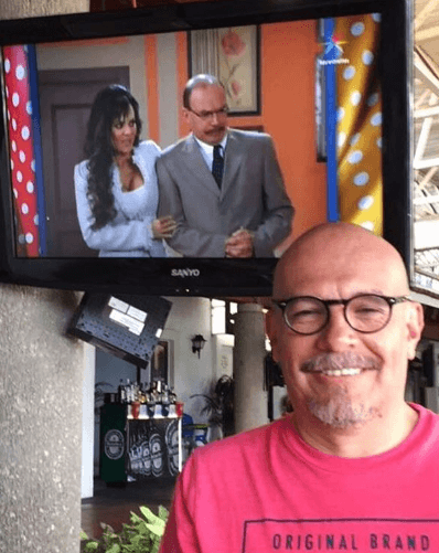 Es conocido por interpretar a Mauricio Hernández en '¡Qué madre tan padre!'.