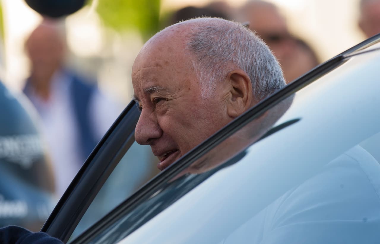 <b>Puesto 14. Amancio Ortega</b>
<br>
<br>Patrimonio: 77,500 millones de dólares.
<br>
<br>La fortuna del empresario español, fundador de Zara, aumentó casi 11,000 millones de dólares en el último año.
<br>