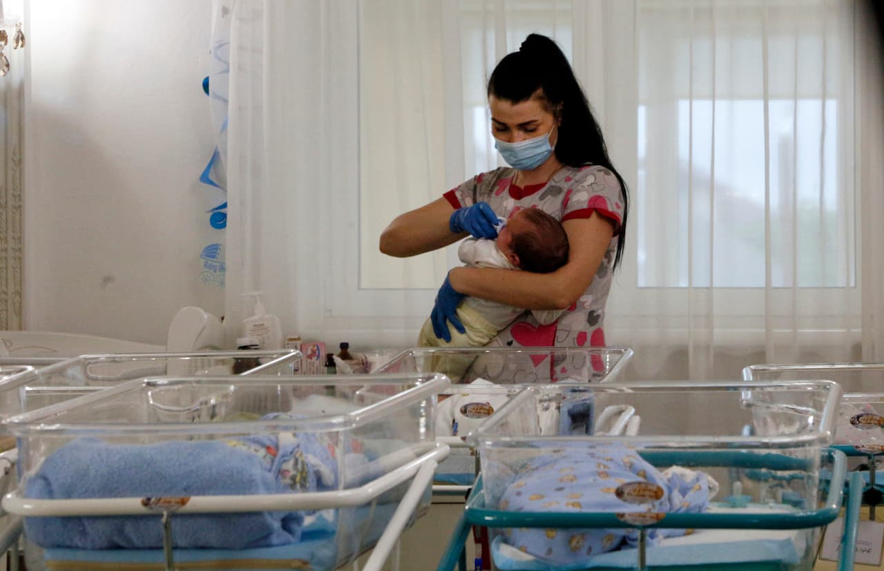 Ucrania permite dar servicios reproductivos que van desde madres sustitutas hasta compra de óvulos y es uno de los pocos países que permite estos servicios a extranjeros.