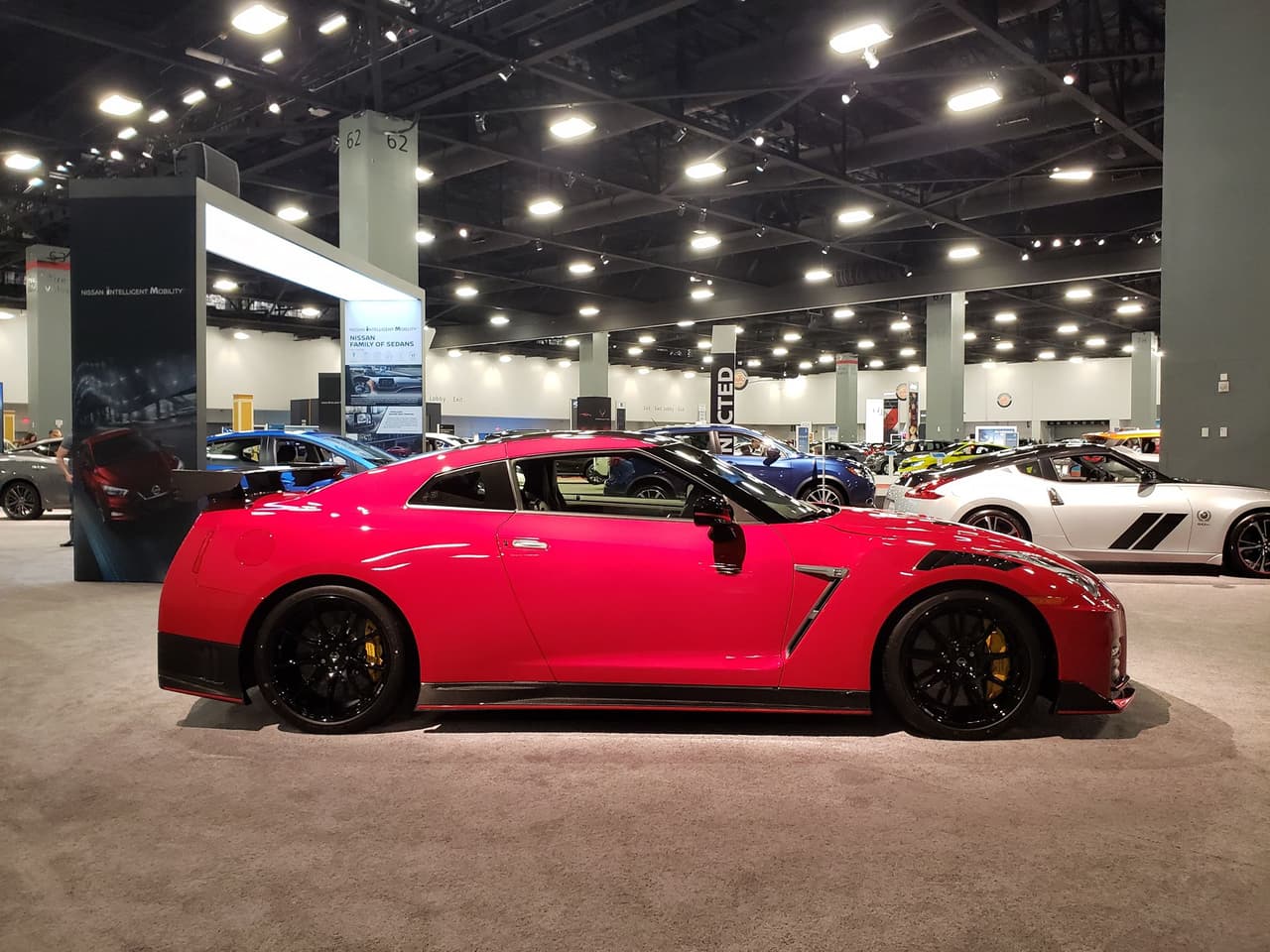 No obstante, todas estas mejoras tienen un precio y en este caso es de $210,740. Es decir, $35,000 más que la edición NISMO 2019 y el doble que la variante regular del GT-R. No cabe duda de que se trata de un superdeportivo al alcance de unos cuantos.