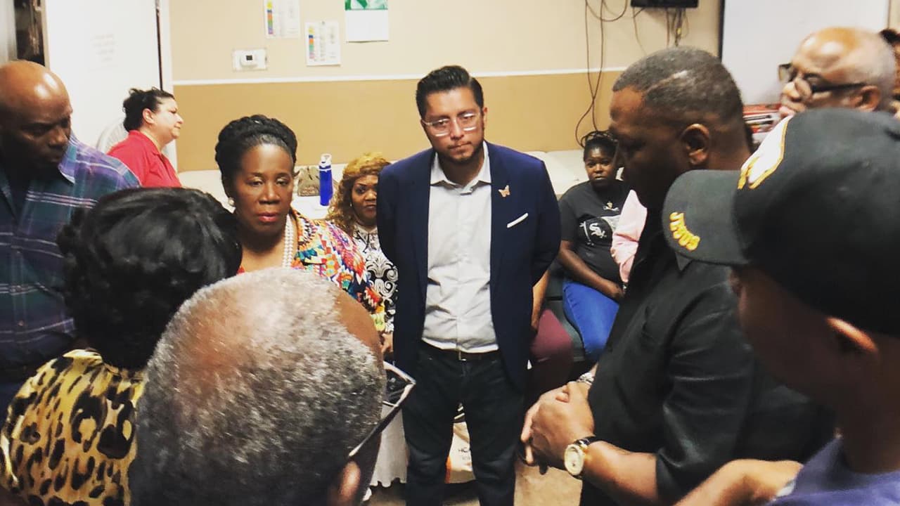 FIEL ha unido esfuerzos con la congresista Sheila Jackson Lee y con más de una docena de iglesias en el área que están listas para ofrecer santuario y servicios a inmigrantes indocumentados que lo soliciten.