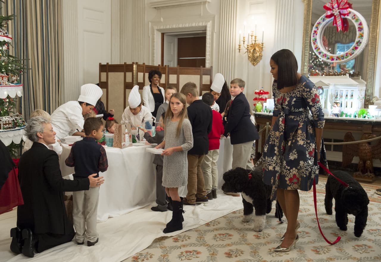 También aparecieron en la cita las mascotas de la Casa Blanca, Bo y Sunny, dos perros de agua que tienen hasta su propia página de Wikipedia.