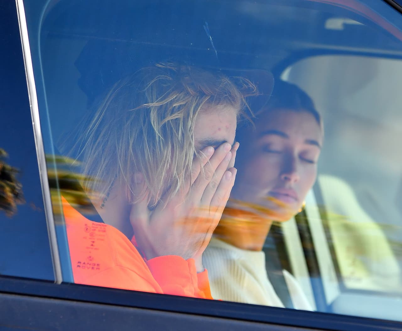 Para Hailey Baldwin no debe ser fácil amar tanto a una persona y
<b>no saber qué hacer para que deje de sufrir</b>.