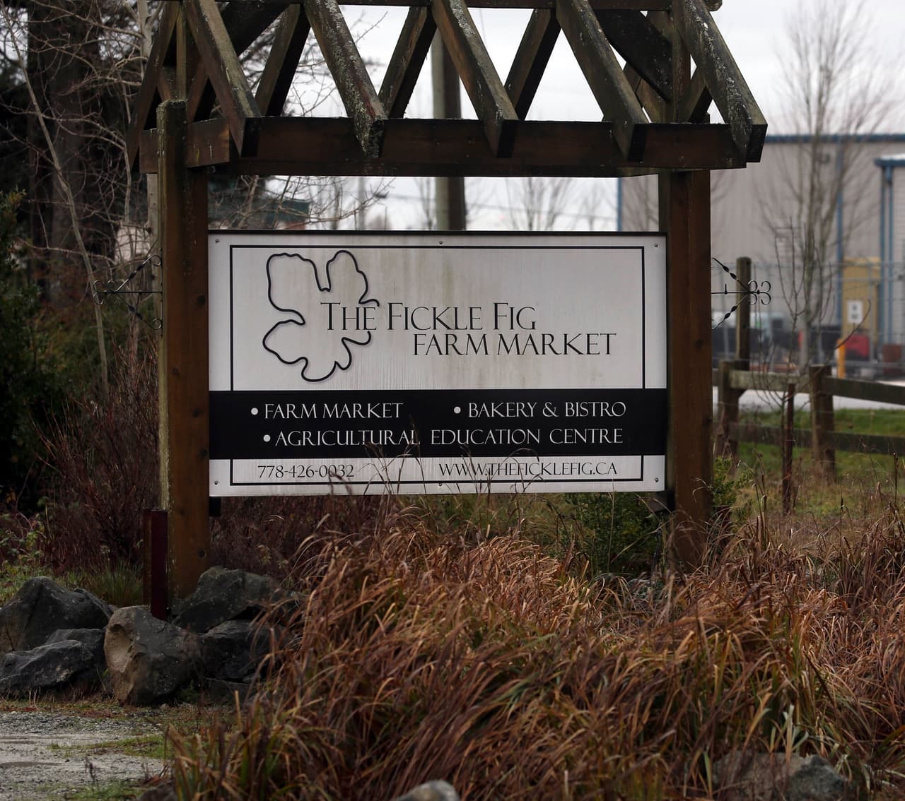 Fuera del palacio y de las cuentas de Instagram, este lunes se dieron a conocer algunas imágenes que mostrarían 
<b>el vecindario canadiense</b> en el que habitan Meghan Markle y el príncipe Harry.