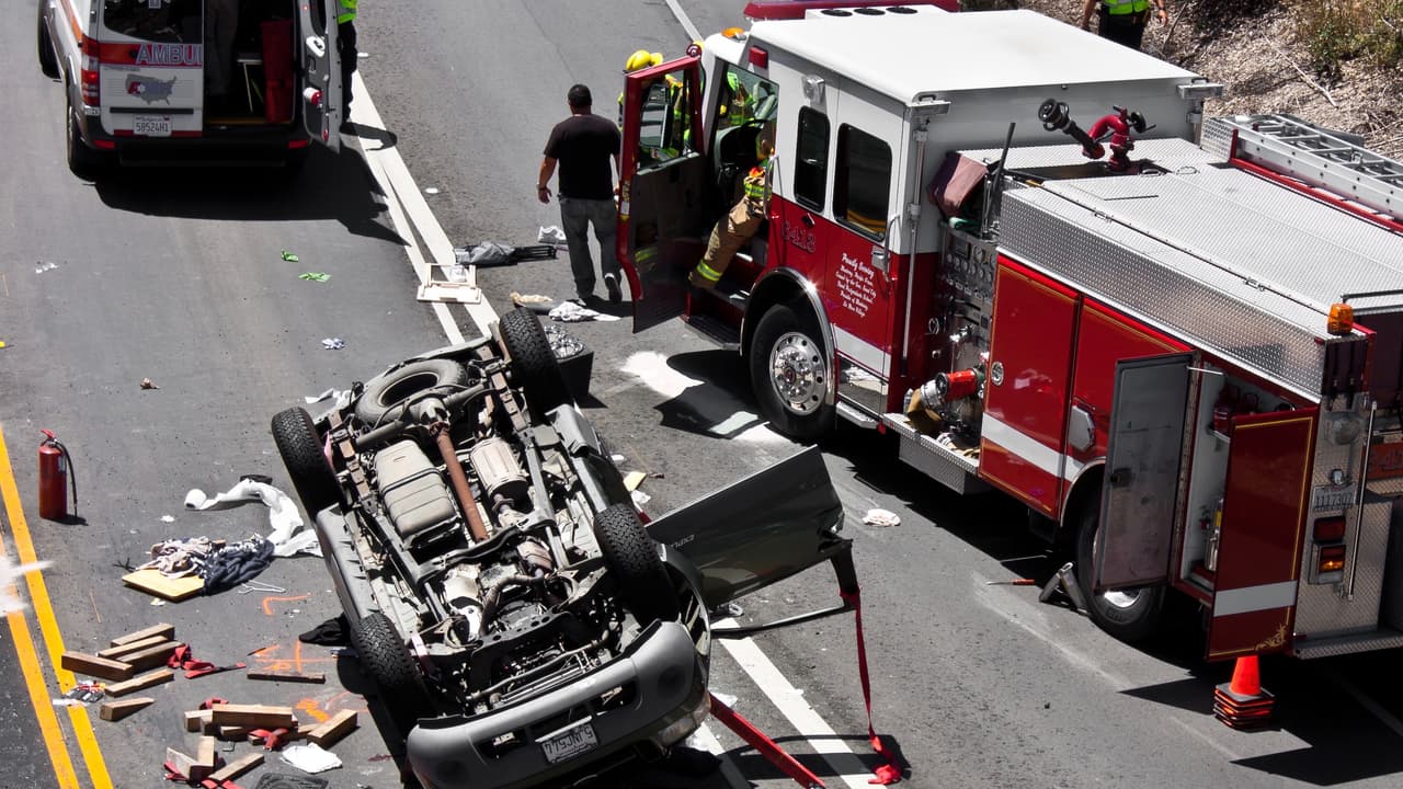 <h3 class="cms-h3-H3">1. California</h3>
<br>Thanksgiving 2017, número de muertes en accidentes de tránsito:
<b>51</b>.
<br>
<br>Por favor manténganse seguros en las vías este próximo asueto del
<b>Día de Acción de Gracias.</b>