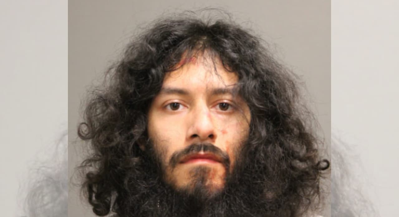 Acusan a Daniel Salinas de apuñalar a conductor durante disputa vial