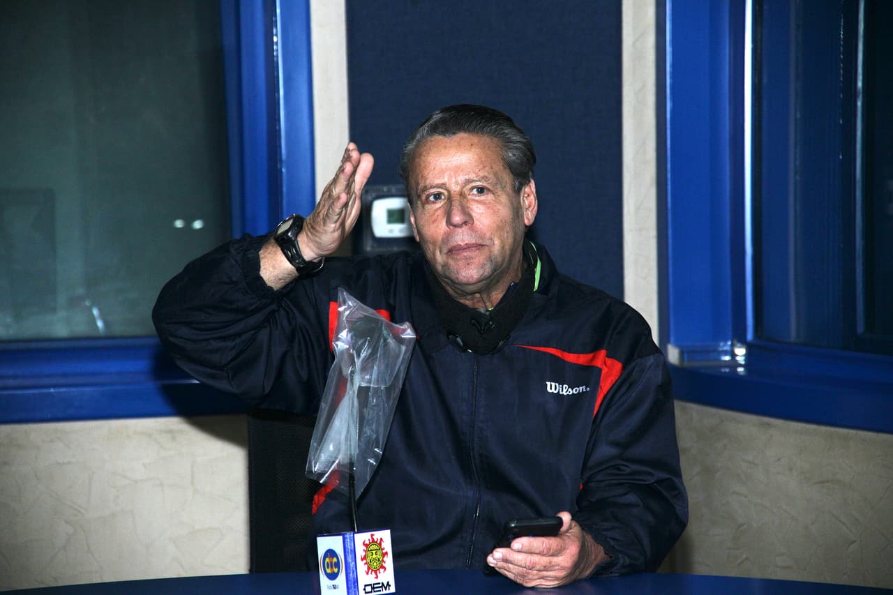 Según ha comentado el también político, advirtió a la primera actriz de no tener un noviazgo con Rey Grupero, pero en las ocasiones en las que se han enfrentado públicamente, también ha insinuado que ella consume drogas.