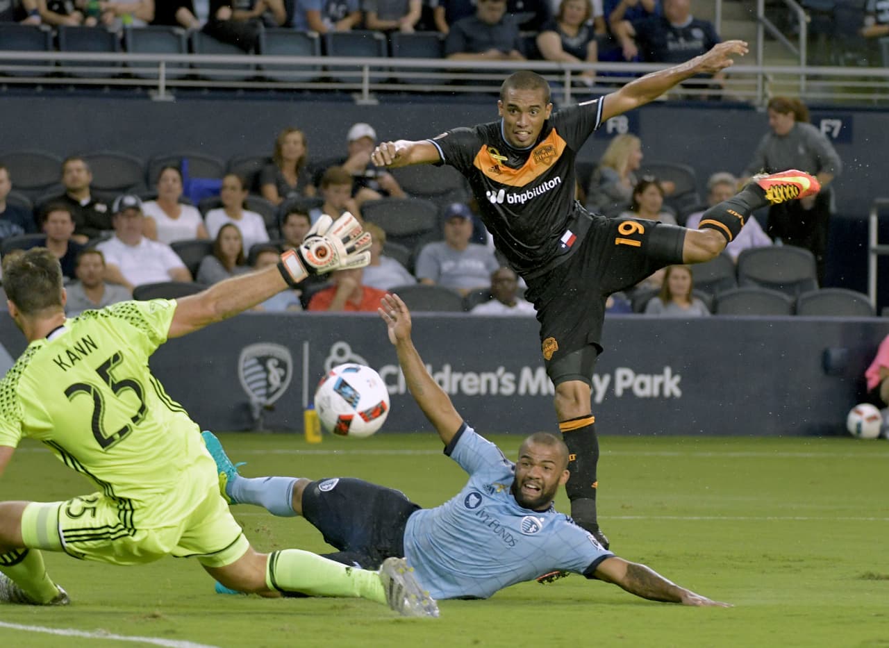 El español Raúl Rodríguez logró dramático empate para Houston 3-3 ante Sporting