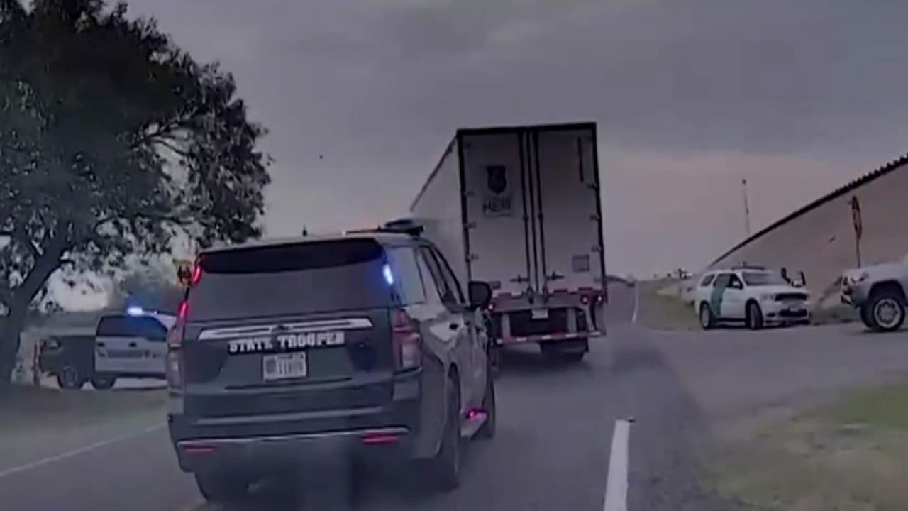 Así fue el hallazgo de 20 inmigrantes escondidos en la cabina de un camión en Texas