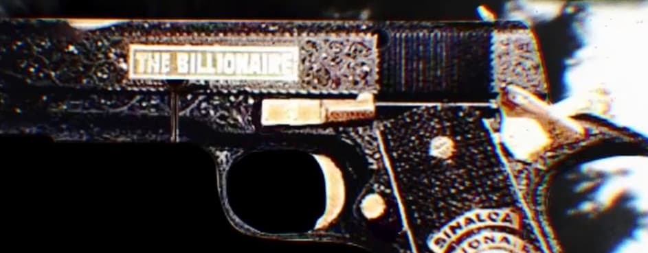 El cañón tiene una placa rectangular donde se puede ver la leyenda "The billionaire".