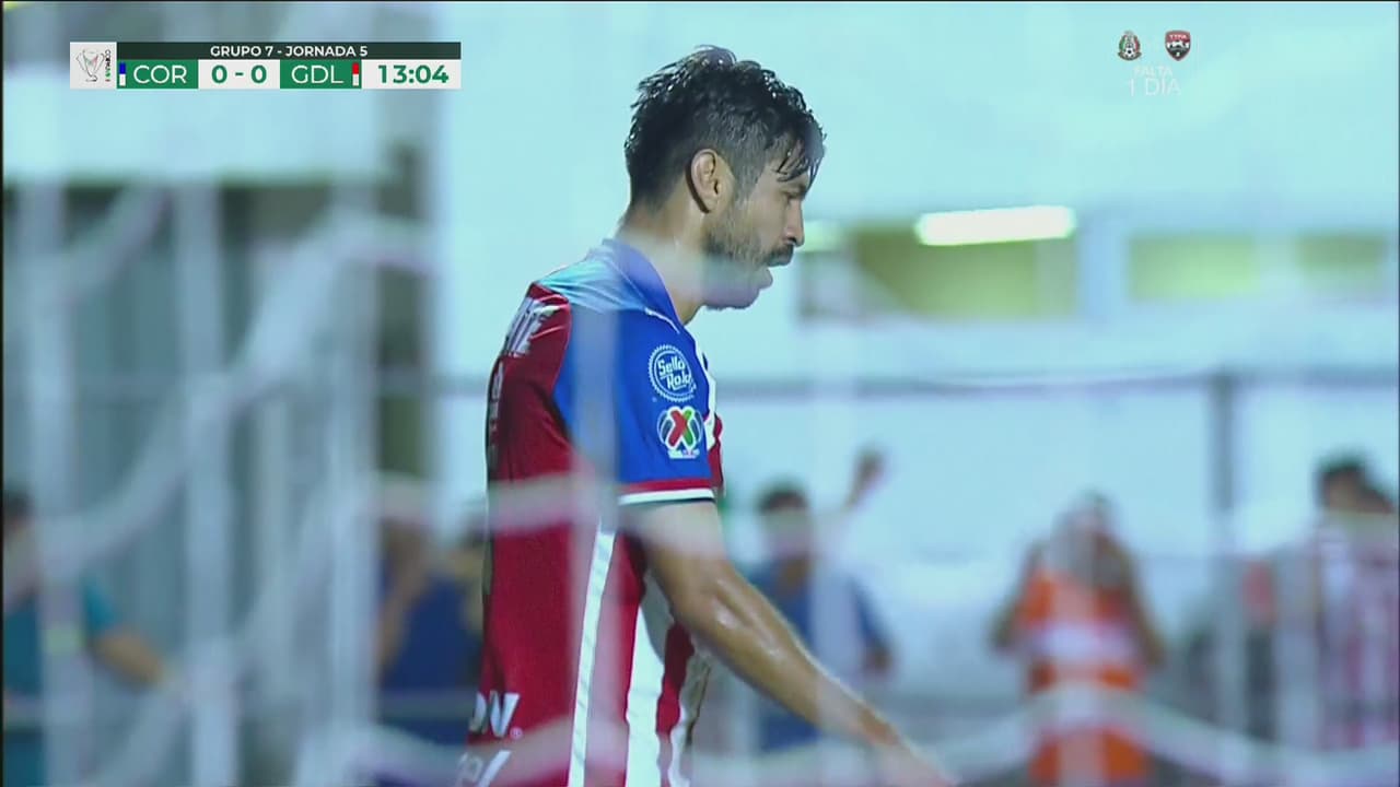 ¡Le faltó ángulo al ‘Cepillo’! Oribe Peralta, cerca del gol