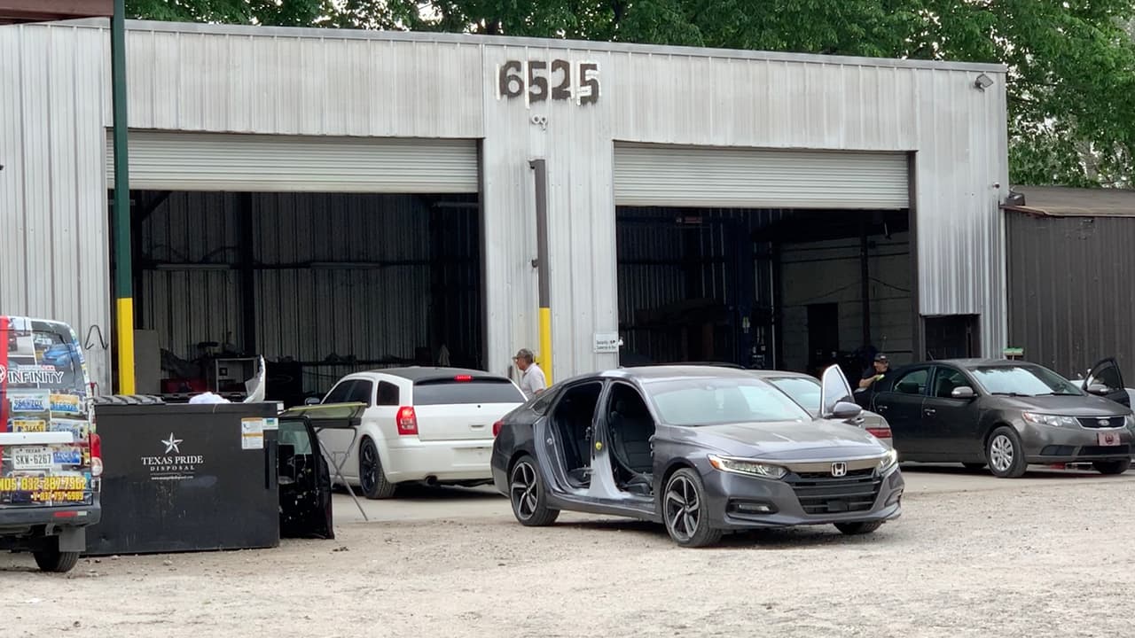 Castor también recomienda aprovechar el cambio de aceite o llevar a una revisión de rutina al carro cada tres mil millas para checar que todo esté bien.