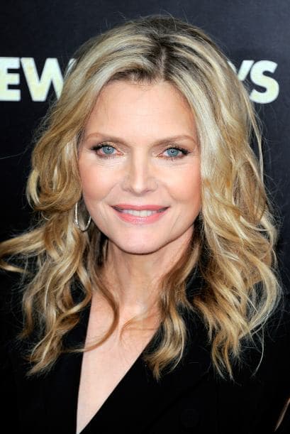 A Michelle Pfeiffer los años no le pasan, Tiene una piel envidiable y una figura que matiene con su buen estilo de vida.