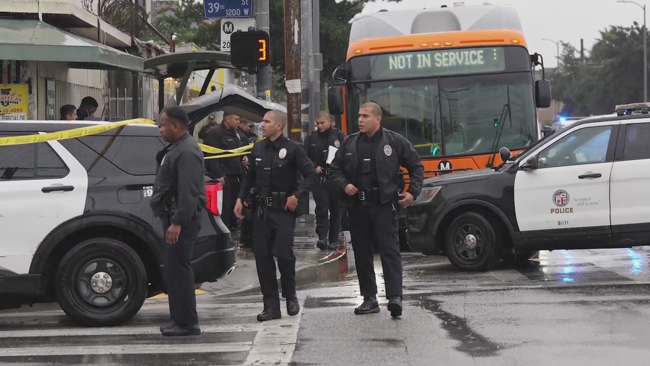 Autoridades investigan un tiroteo en un bus de Metro que dejó un hombre muerto