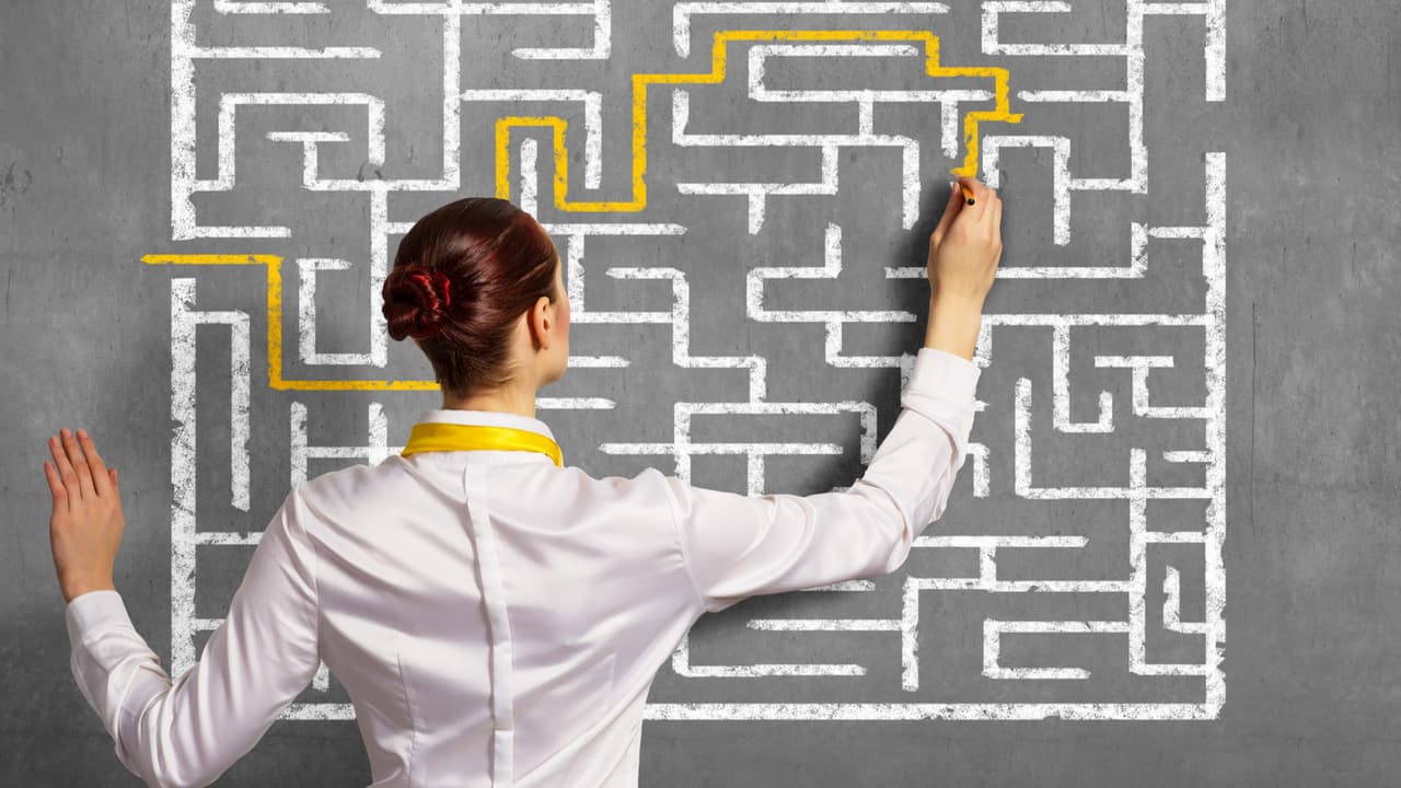 <b>Frase del día:</b> quien crea su propio laberinto solamente podrá salir del mismo con su propia llave, no con ajena.