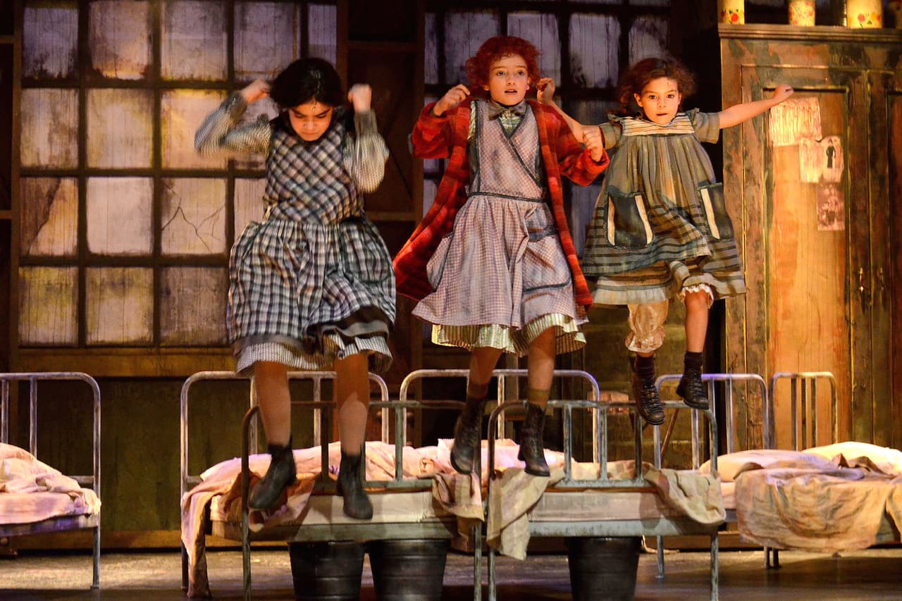 Aunque 
<b><a href="https://www.univision.com/famosos/le-haran-competencia-a-los-derbez-mia-y-nina-las-hijas-de-andrea-legarreta-y-erik-rubin-tendran-su-propia-serie-fotos" target="_blank">Nina ya tenía experiencia en la actuación</a></b>, pues debutó en 2015 junto a su hermana mayor Mia en la obra de teatro musical 'Anita, La Huerfanita', su llegada a los foros de Televisa San Ángel en una telenovela de este calibre fue todo un reto. 
<br>