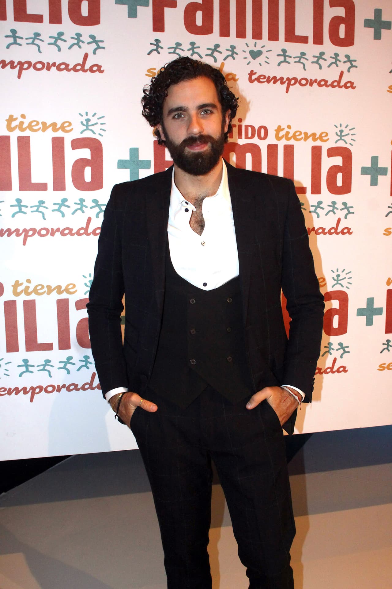 Aunque esta temática suele ser bien recibida por los televidentes, como sucedió recientemente con 'Mi marido tiene más familia' y 'Amar a muerte', José Pablo está consciente de la responsabilidad que tiene con la comunidad gay.