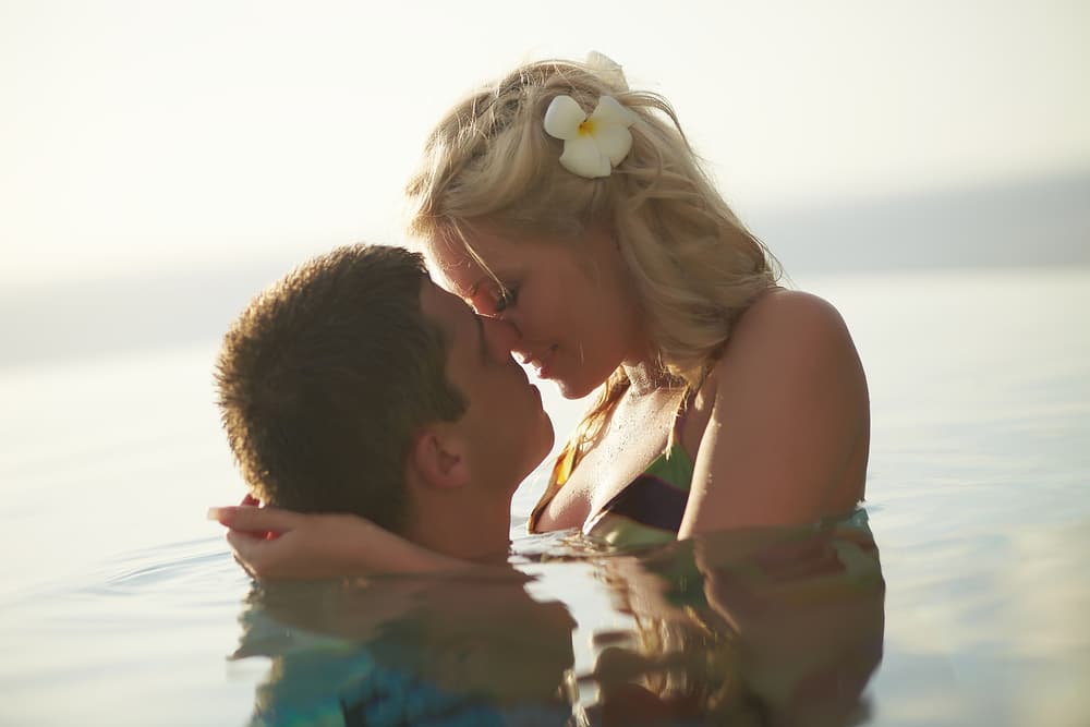 <b>SIGNOS DE FUEGO (ARIES, LEO Y SAGITARIO)</b>
<br>Venus te prepara para un amor ardiente, algo que tú ni siquiera habías soñado.
<br>