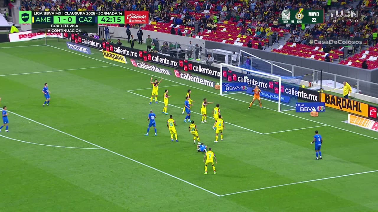 ¡TIRO ATAJADO! disparo por Érik Lira.