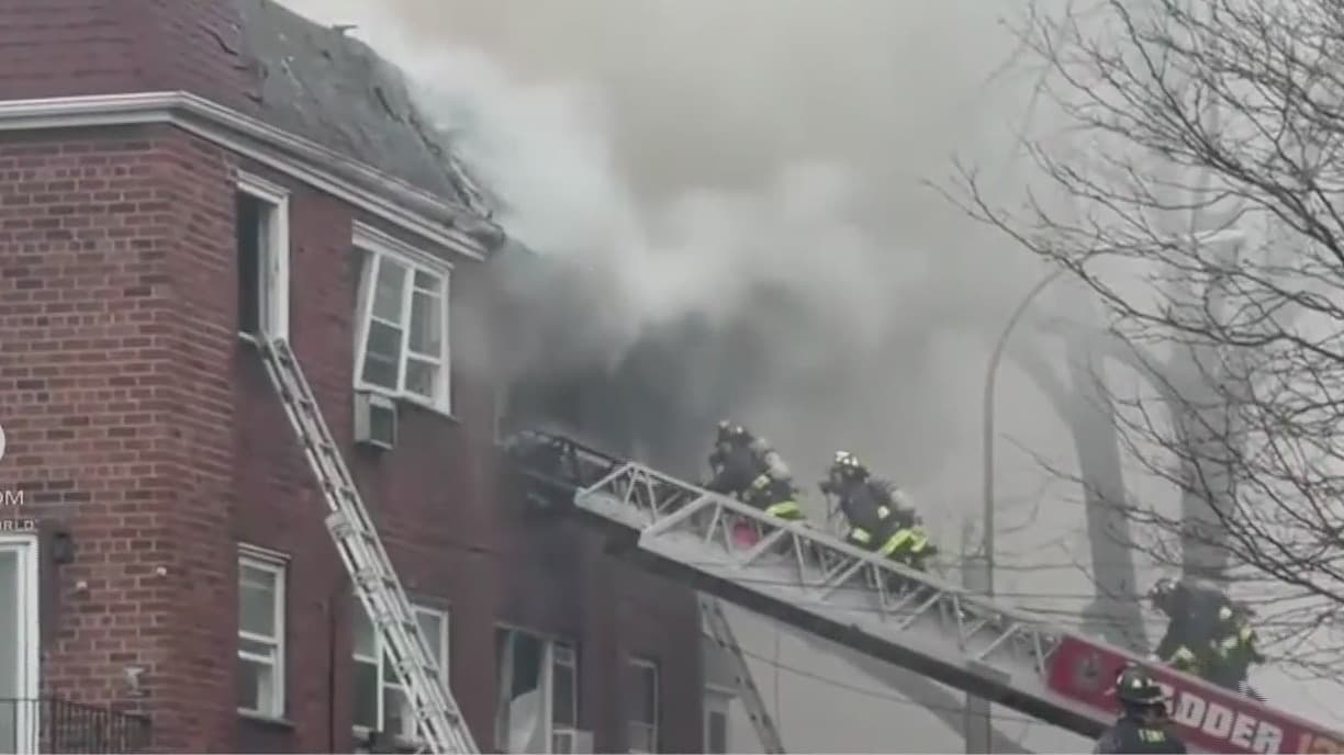 Arrestan a sospechoso de provocar mortal incendio en Queens