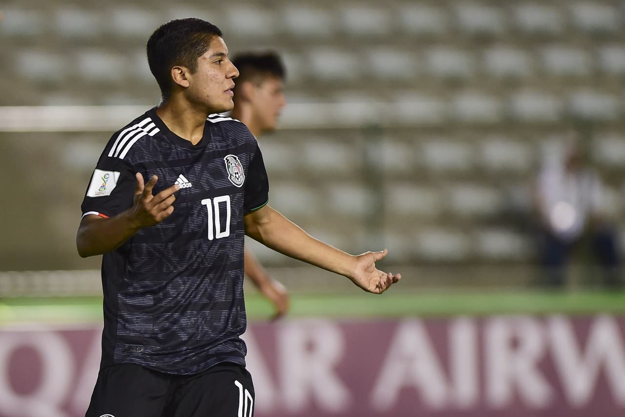 Israel Luna se desconcierte luego de que le anularan el gol que había marcado segundos antes.