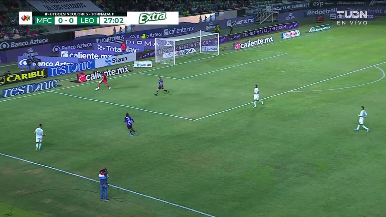 ¡TIRO ATAJADO! disparo por Jean Meneses.