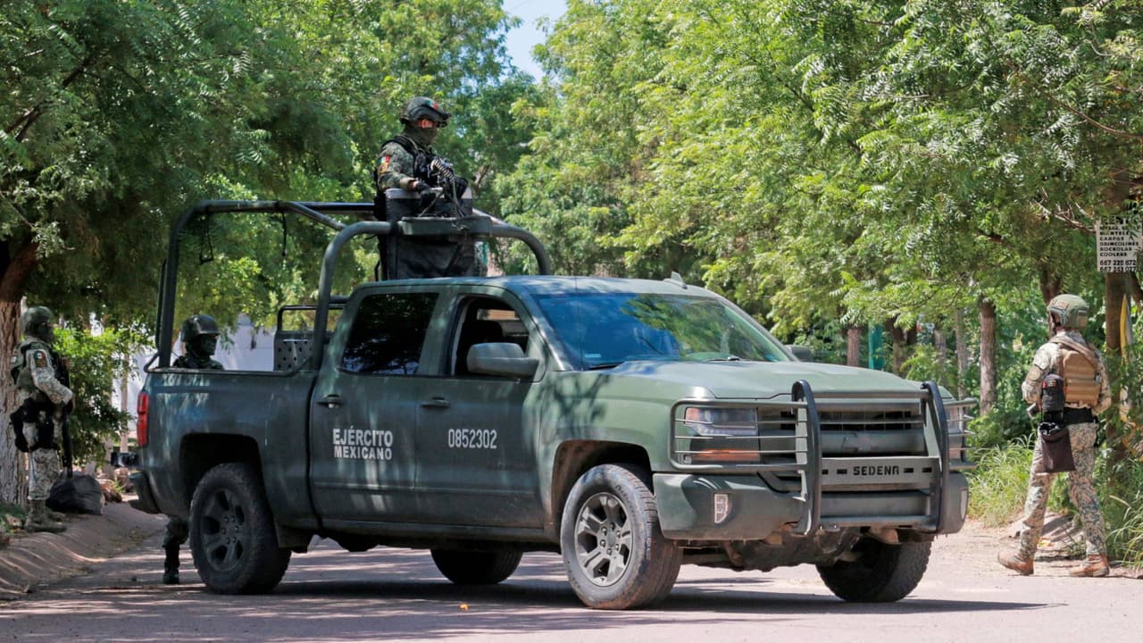 Narcomantas supuestamente de ‘Los Chapitos’ amenazan a estadounidenses; aseguran es respuesta a redadas e incautaciones