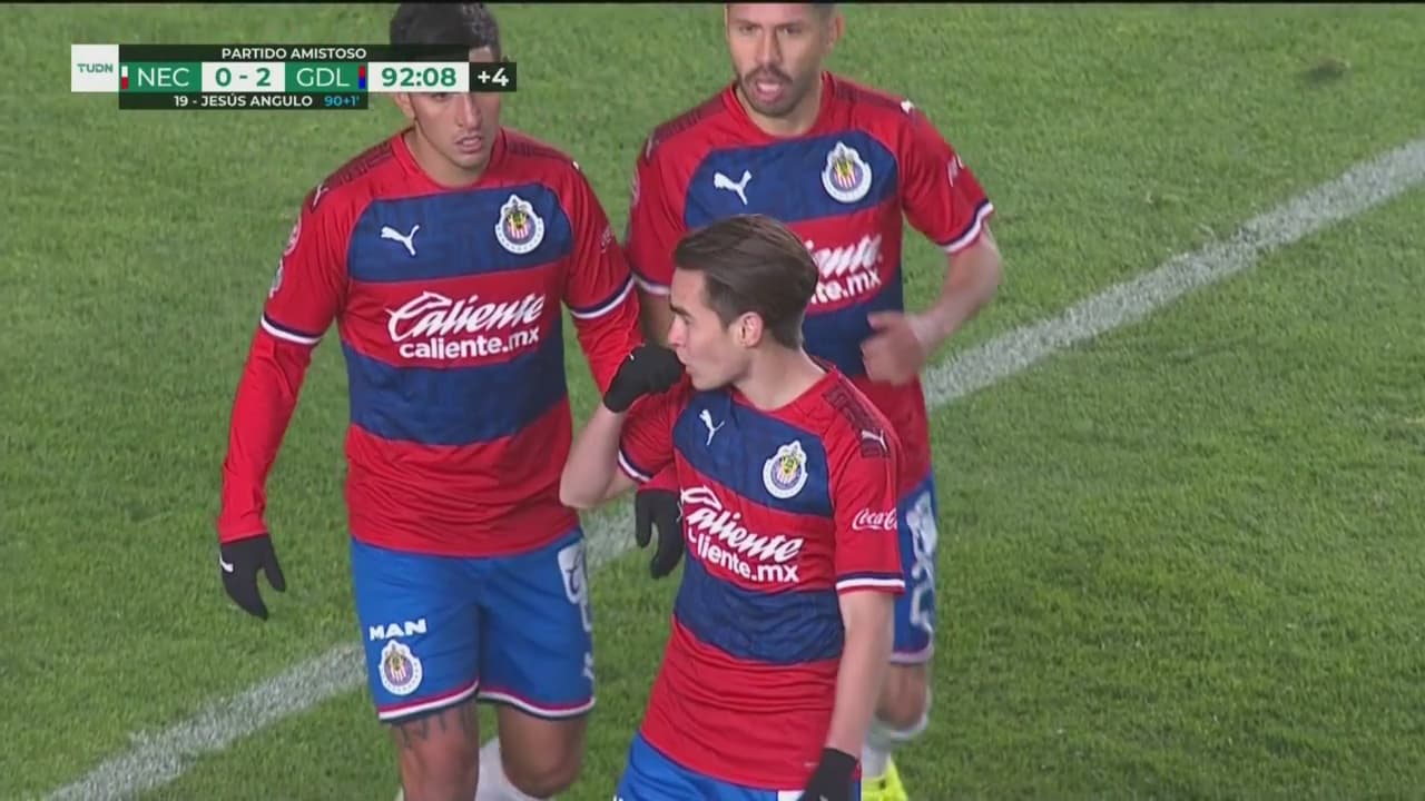 Jesús Angulo se sube a la motocicleta y arrolla al Necaxa